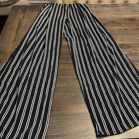 🟠 FASHION NOVA NAVY & WHITE STRIPE JUMPSUIT SIZE MEDIUM - Picture 4 of 5